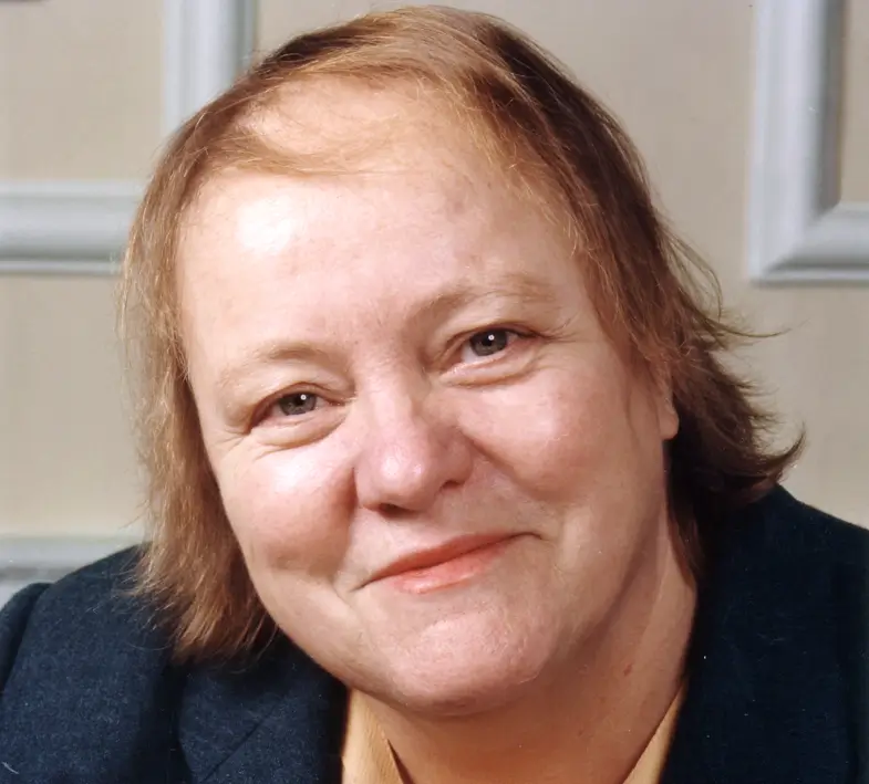 Mo Mowlam 
via Wikimedia Commons